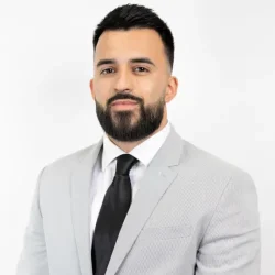Daniel Elegante Headshot